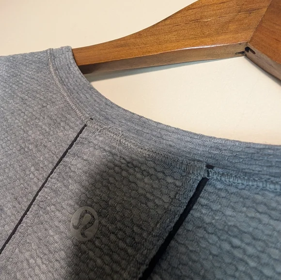 Lululemon Long Distance Heather Gray Short Sleeve Tee Shirt Size 0 - Picture 9 of 10